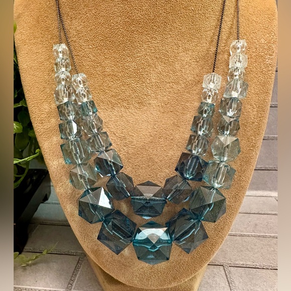 Ombré teal ice cube acrylic bead necklace - Picture 1 of 6